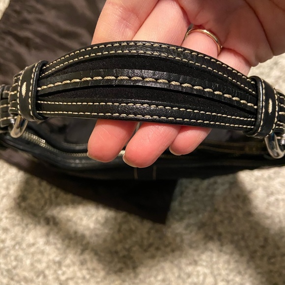 Authentic Coach Signature Black Shoulder Bag - Picture 5 of 6